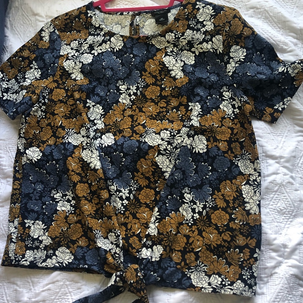 Ann Taylor floral tie shirt